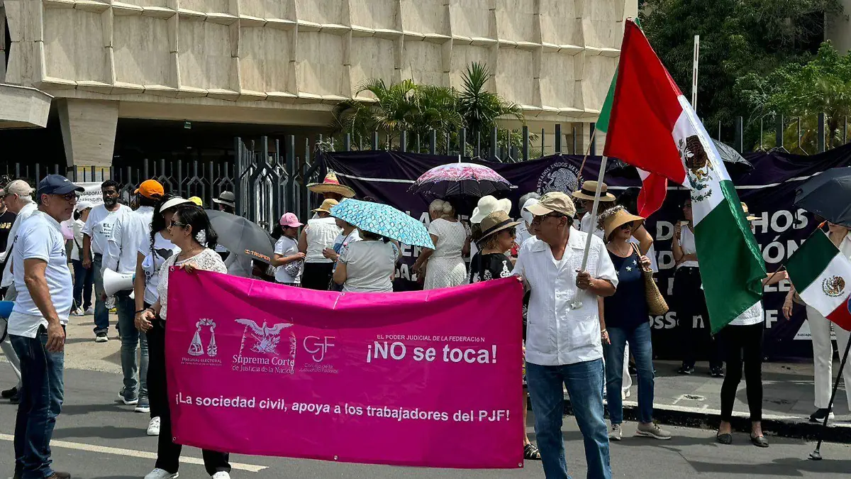 Se manifestaron frente a las oficinas en la Avenida Miguel Hidalgo